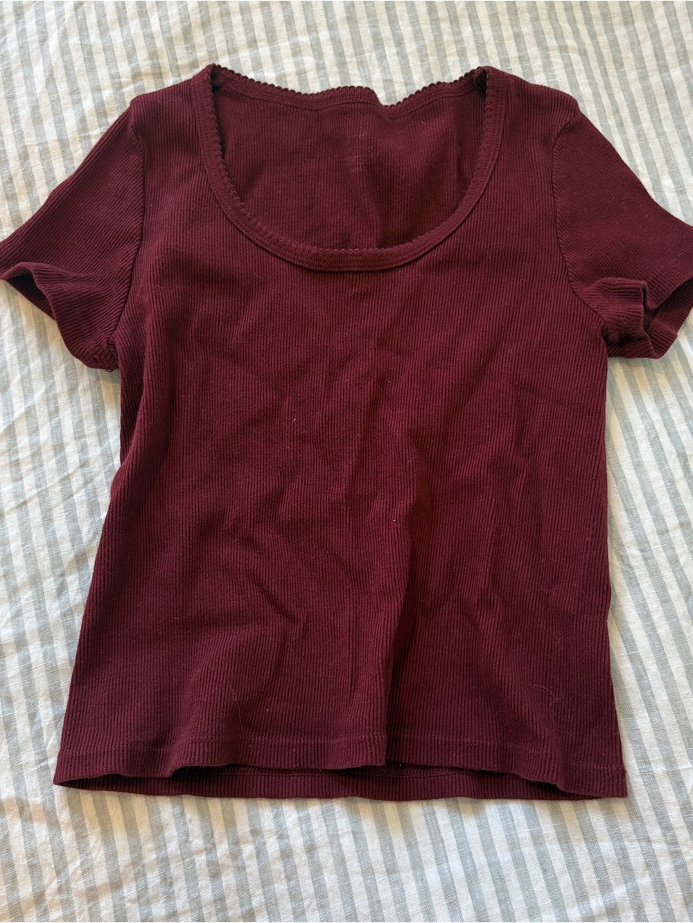 Brandy Melville Ribbed Short Sleeve Scoop Neck Tee - Burgundy